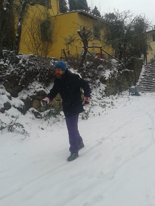 dottor Fresco si avvia al Meyer a piedi in mezzo alla neve